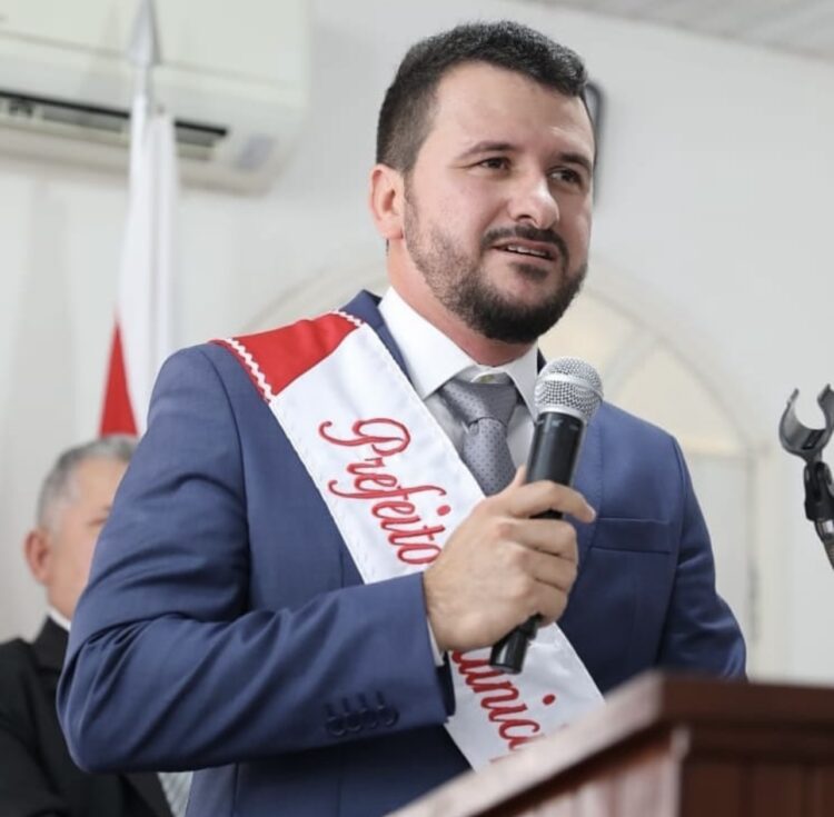 Em Irituia, prefeito compra 36 mil marmitas para doar à população em restaurante da avó da namorada