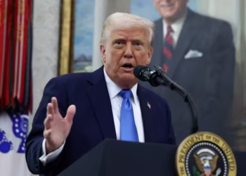 Trump anuncia que vai declarar emergência nacional na fronteira sul e é aplaudido de pé no Capitólio