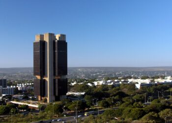 Banco Central deve anunciar elevação da taxa Selic para 14,25% ao ano nesta quarta (19)
