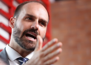 Eduardo Bolsonaro se licencia do mandato de deputado e ficará nos EUA após ameaças de Moraes