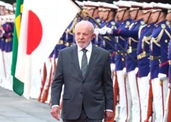 “Ao invés de chorar, caia na realidade”, diz Lula sobre Bolsonaro réu