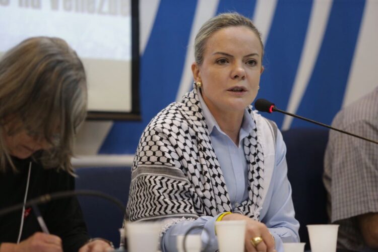 Novo aciona TCU contra post de Gleisi sobre “empréstimo de Lula”