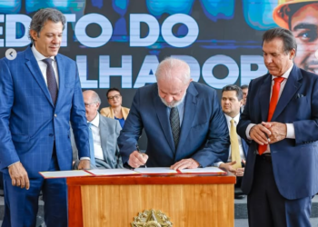 Tem que ir para a porta da fábrica, agora tem crédito barato, diz Lula