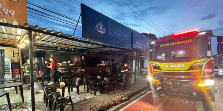 Botijão de gás explode em lanchonete e deixa quatro pessoas feridas