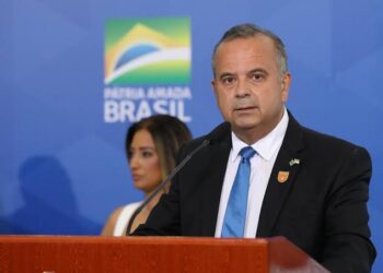 Rogério aciona TCU contra Gleisi por promover empréstimo consignado com fins eleitorais