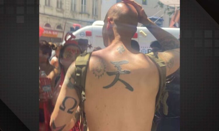 Estrangeiro com tatuagens nazistas é agredido durante bloco de carnaval