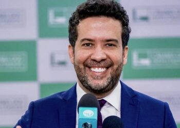 Janones faz acordo com a PGR para devolver mais de R$ 130 mil aos cofres públicos