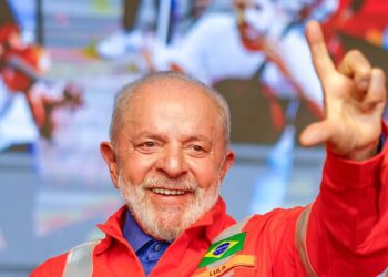 Jovem viraliza ao cobrar picanha e café durante sessão na Câmara do Ceará