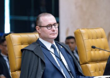 Zanin marca para 25 de março julgamento da denúncia contra Bolsonaro