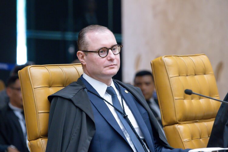 Zanin marca para 25 de março julgamento da denúncia contra Bolsonaro