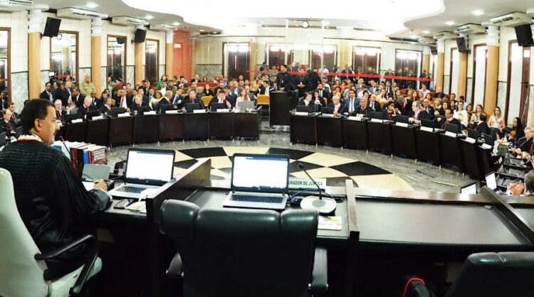 Desembargadores do Maranhão receberão iPhones 16 Pro Max comprados com dinheiro público