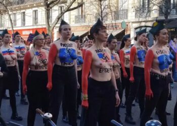 Grupo Femen chama atenção em protestos do Dia da Mulher contra o fascismo