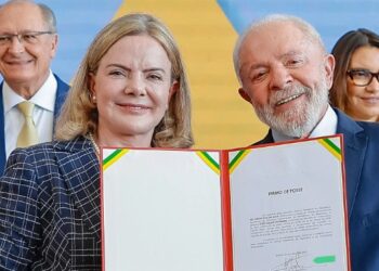 Lula diz que escolheu “mulher bonita” para melhorar relação com Congresso