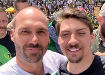 Jair Renan defende irmão Eduardo Bolsonaro: “Duro ver o discurso dele”