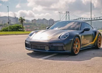 Porsche de R$ 1,5 milhão apreendido em operação policial é transformada em viatura da PF