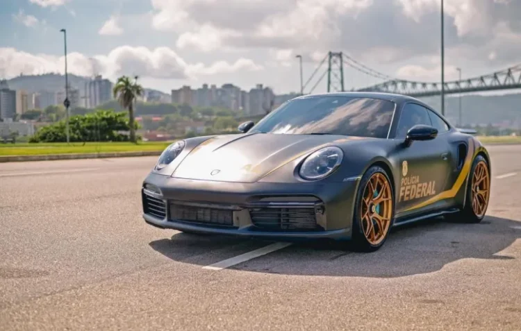 Porsche de R$ 1,5 milhão apreendido em operação policial é transformada em viatura da PF