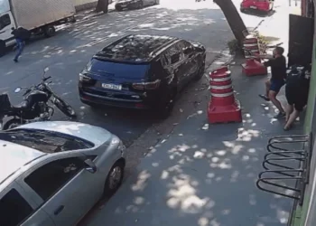 Policial de folga atira em assaltante durante tentativa de roubo a aluno de academia