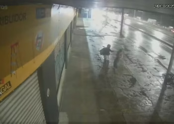 Mulher é agredida por motoqueiro na Avenida Brasil após não saber dar informação