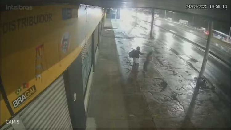 Mulher é agredida por motoqueiro na Avenida Brasil após não saber dar informação