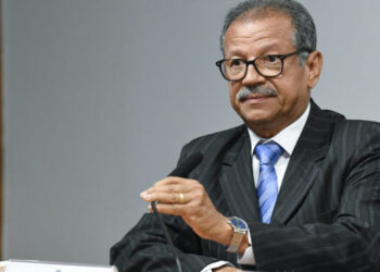 Moraes interrompe leitura do relatório após desembargador Sebastião Coelho gritar durante sessão no STF