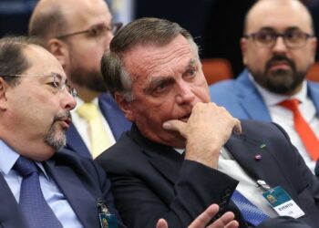 Bolsonaro ataca Moraes e retoma ofensiva contra sistema eleitoral após virar réu no STF