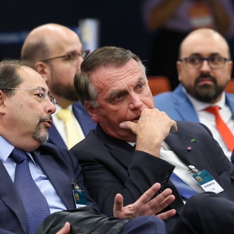 Bolsonaro ataca Moraes e retoma ofensiva contra sistema eleitoral após virar réu no STF