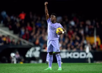 Vini Jr. é vítima de racismo por torcida do Atlético: “Chimpanzé”