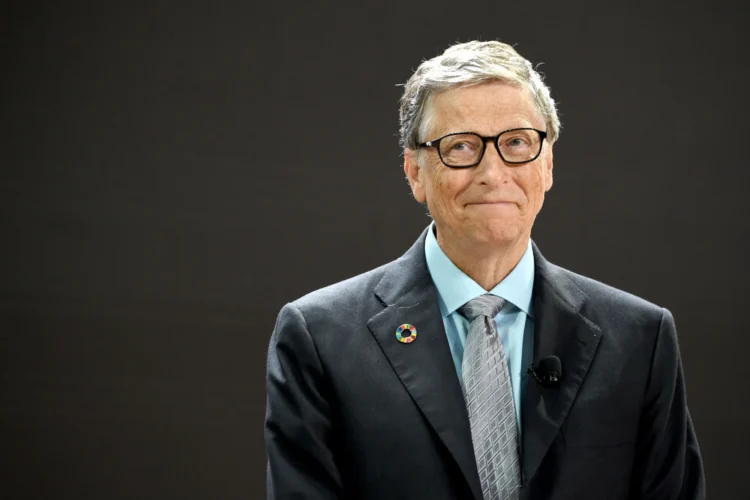 Bill Gates diz que IA vai substituir médicos e professores em menos de 10 anos