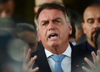“Só imbecil ou um canalha compra esse papo de plano de assassinato”, diz Bolsonaro a Lula