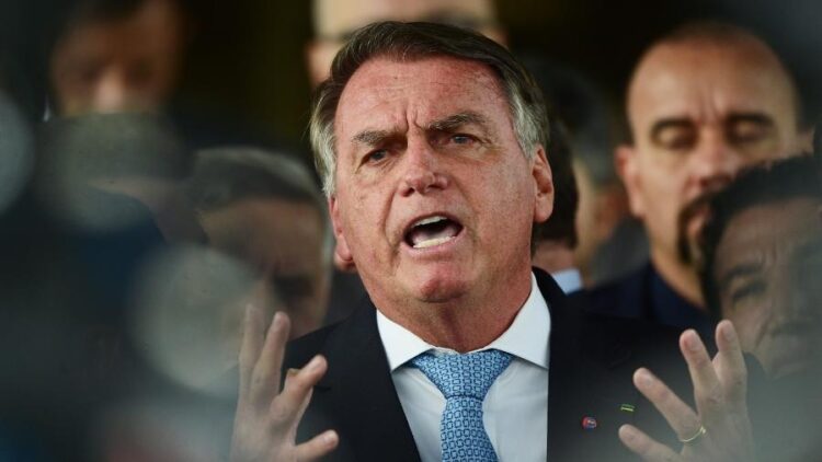 “Só imbecil ou um canalha compra esse papo de plano de assassinato”, diz Bolsonaro a Lula