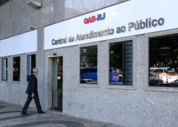 OAB-RJ critica Moraes, elogia Fux e mostra preocupação com decisões do 8/1