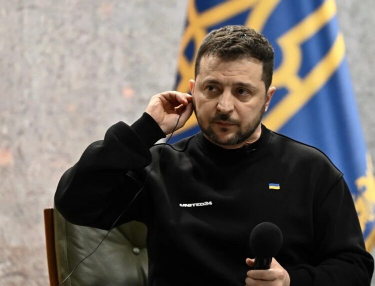 Bombardeio mata ao menos nove crianças na cidade natal de Zelensky