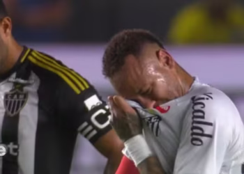 Neymar sente lesão, chora e deixa partida do Santos no primeiro tempo