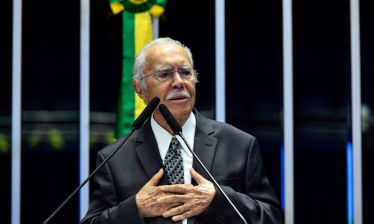 Aos 94 anos, ex-presidente José Sarney é diagnosticado com Covid