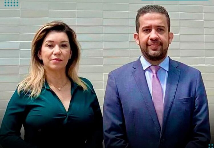 Prefeita vai à Justiça para acusar Janones de chantageá-la com foto íntima