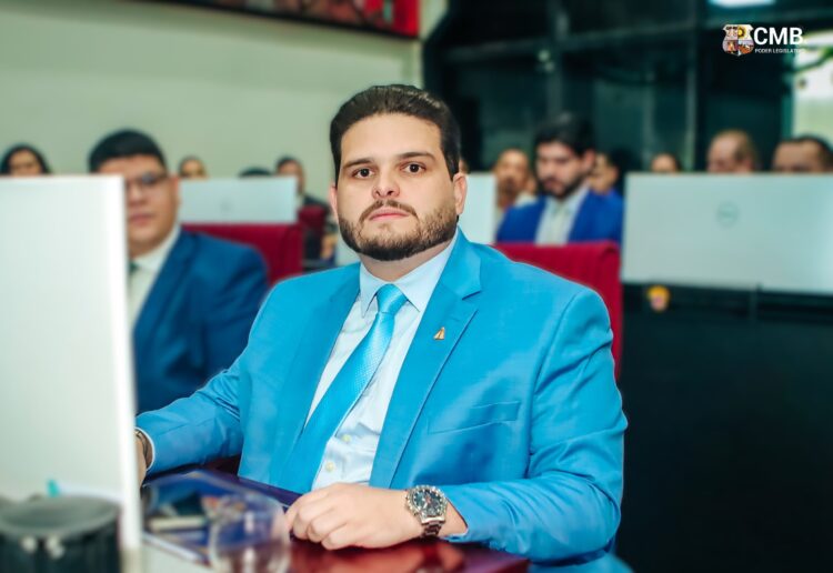 CASO DOS BYDs: Vereador André Martha adia apresentação de extratos bancários à equipe do QB News; motivo seria uma viagem à SP