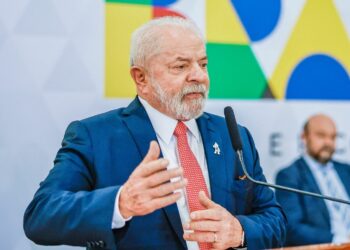“Não quero fazer opção entre EUA e China”, diz Lula sobre guerra comercial