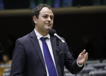 Deputado Glauber Braga apresenta recurso contra cassação de mandato à CCJ