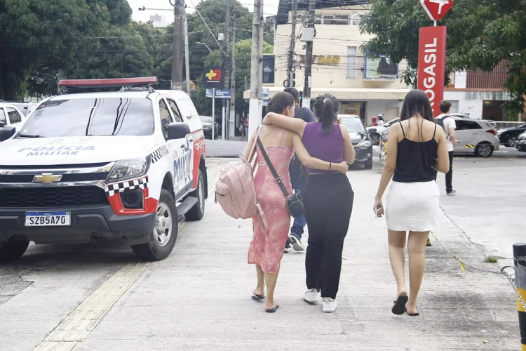Bandidos armados assaltam faculdade particular no bairro de Nazaré