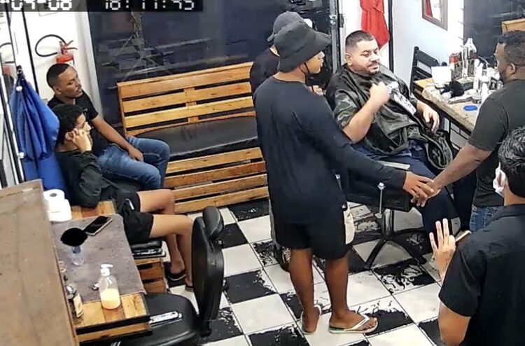 Dupla assalta barbearia em Ananindeua após comerciante recusar pagamento de “caixinha” ao crime organizado