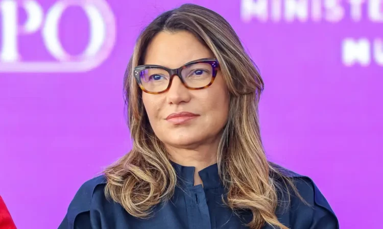 Viagem de Janja a Paris custou mais de R$ 72.000 somente em diárias