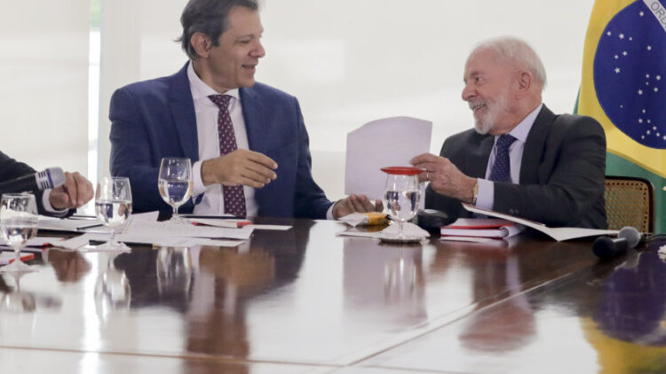 Com meses de atraso, Lula sanciona Orçamento 2025 com 2 vetos