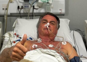 Bolsonaro diz que por enquanto não há necessidade de uma nova cirurgia e agradece todos os brasileiros pelas orações