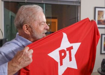 Aprovação do governo Lula cai e chega em 41%,