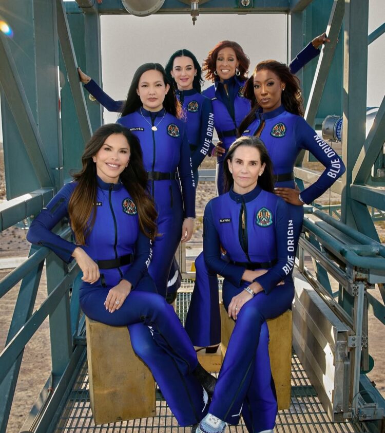 Katy Perry no espaço: Blue Origin completa voo com 6 mulheres a bordo