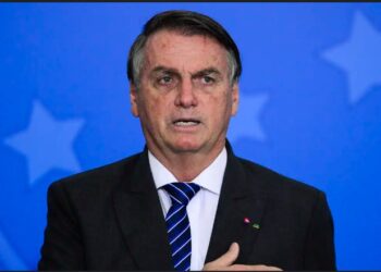  Na UTI, Bolsonaro convoca ato por anistia em Brasília