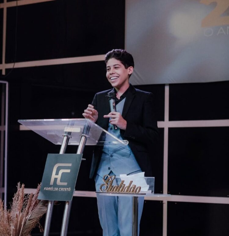 Conselho Tutelar proíbe ‘pastor mirim’ de pregar em igrejas