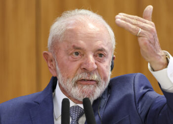 Lula manda demitir presidente do INSS, alvo de operação da PF