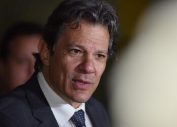 Haddad admite possível debate sobre tarifas com secretário dos EUA