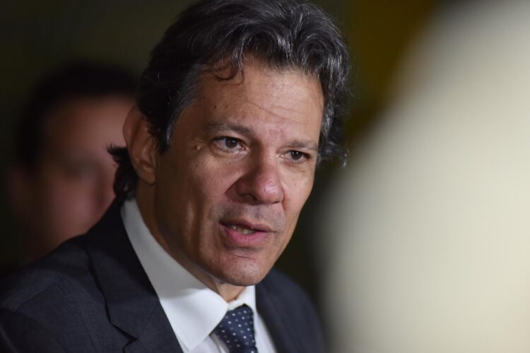 Haddad admite possível debate sobre tarifas com secretário dos EUA